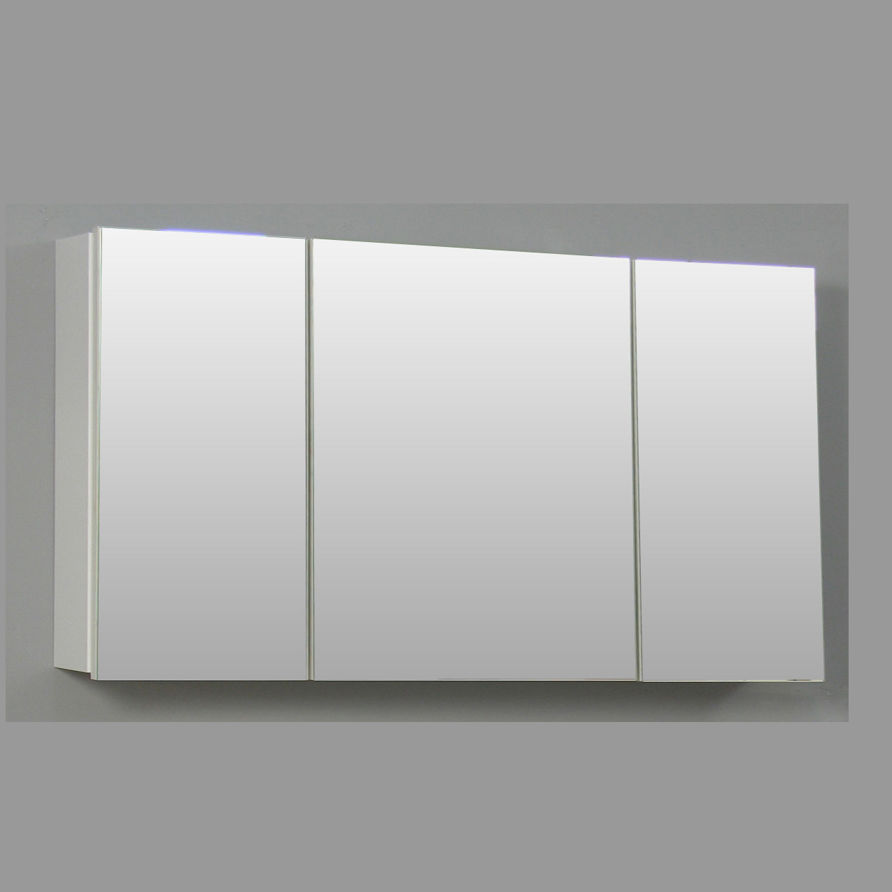 Badkamer spiegelkast met led verlichting: badkamer met gekleurde ...