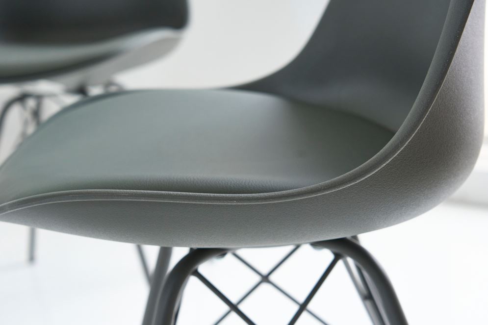 scandinavische stoel grijs