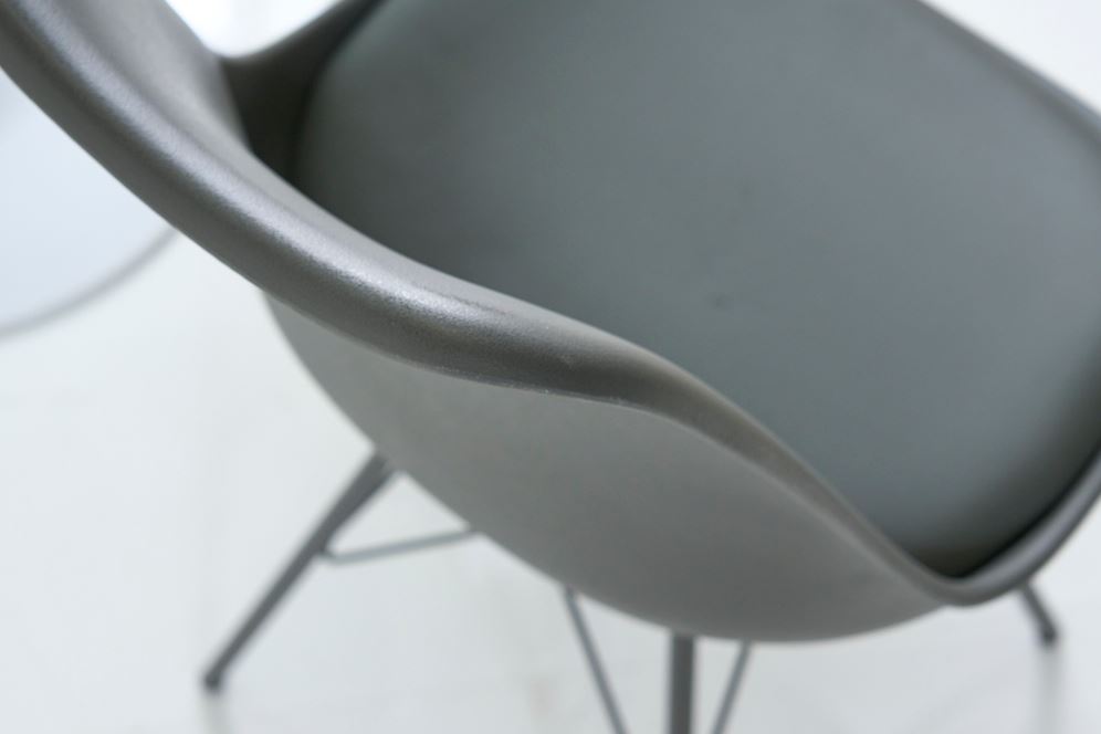scandinavische stoel grijs
