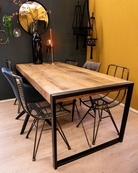 een rechthoekige tafel mangohout aktiewonen.nl