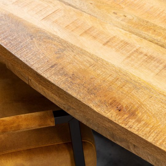 Detail tafel ovaal mangohout 210 cm
