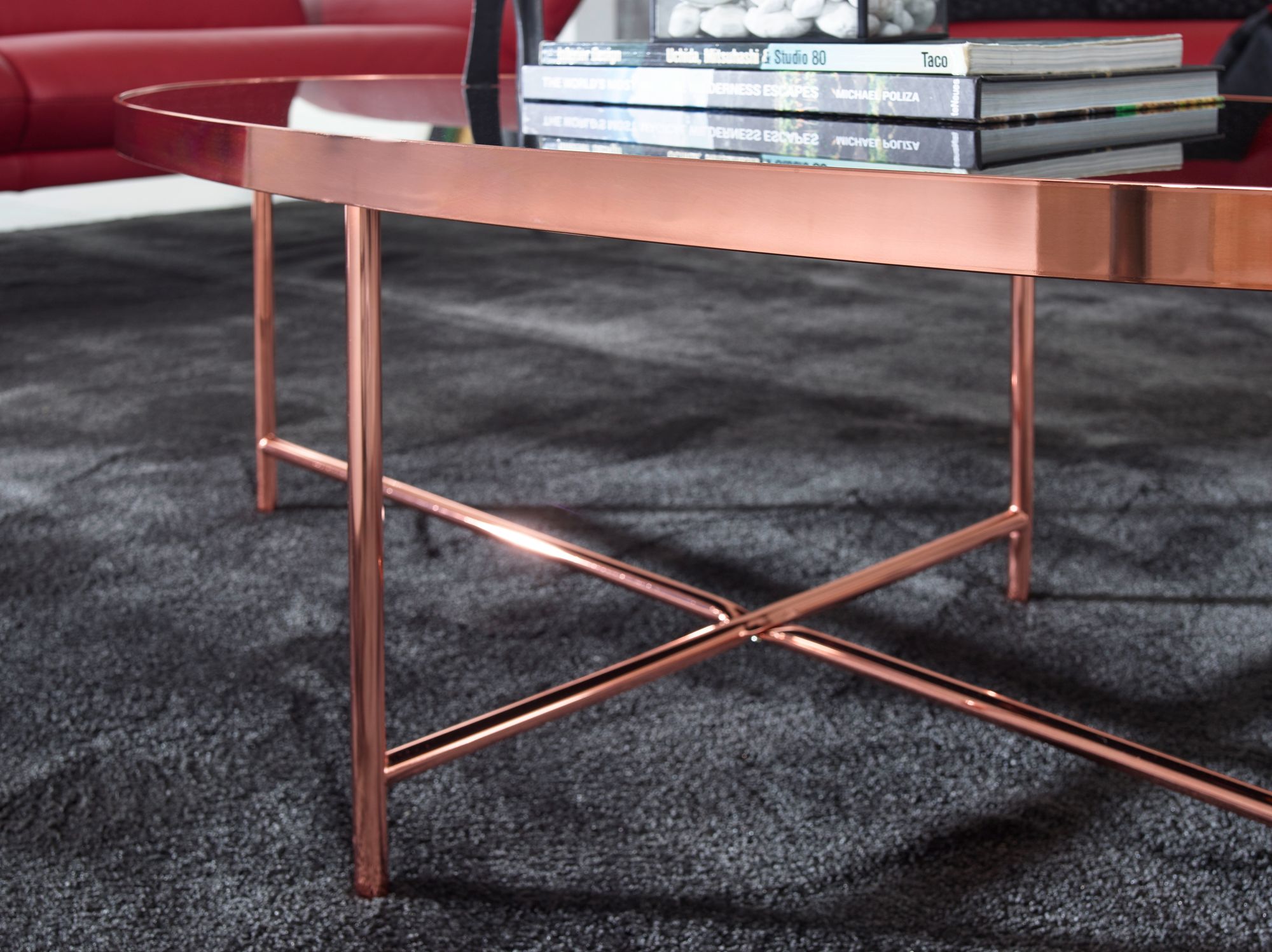 salontafel ovaal in koper kleur met zwart glas kopen | aktiewonen.nl