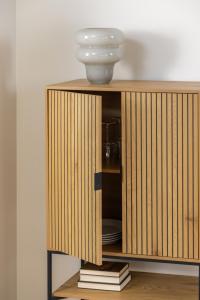 images/productimages/small/22089-highboard-kast-eiken-lamellen-2.jpg