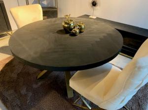 images/productimages/small/ronde-tafel-zwart-visgraat-mat-gouden-poten-130cm-01.jpg