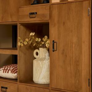 images/productimages/small/vakkenkast-mangohout-bruin-150-cm-04.jpg