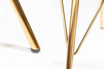 witte stoel met gouden poten
