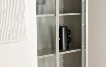 Hoge beige vitrinekast 180 cm