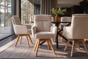 luxe draaibare eetkamerstoel beige met houten poten