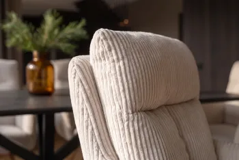 luxe draaibare eetkamerstoel beige met houten poten
