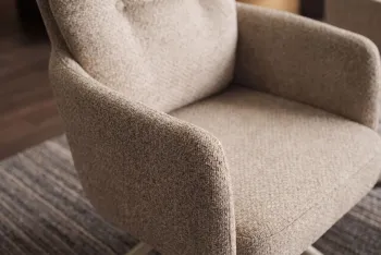 Beige draaibare eetkamerstoel met beige metalen poten