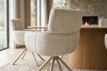 Eetkamerstoel beige stof met beige poten