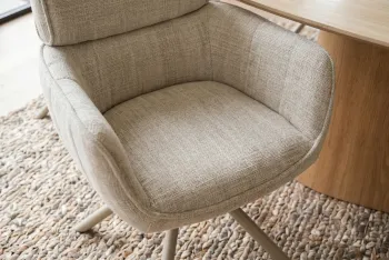 Eetkamerstoel beige stof met beige poten