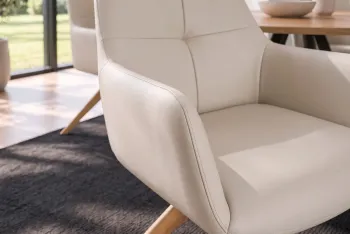 draaibare eetkamerstoel beige leder met houten poten