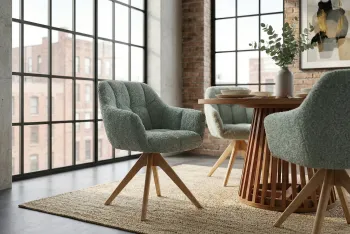 Draaibare stoel groen bouclé houten poten