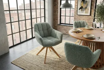 Draaibare stoel groen bouclé houten poten