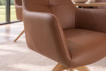 draaibare eetkamerstoel cognac leder met houten poten