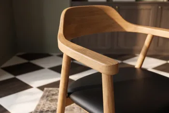 Eetkamerstoel massief eiken zwarte bekleding