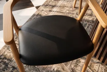Eetkamerstoel massief eiken zwarte bekleding