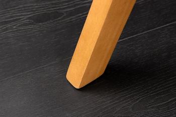 Eetkamerstoel champagne bekleding houten poten draaibaar