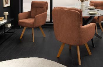 Eetkamerstoel roestbruin bekleding houten poten draaibaar