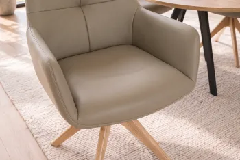 draaibare eetkamerstoel taupe leder met houten poten