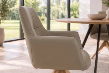 draaibare eetkamerstoel taupe leder met houten poten