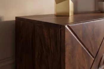 Highboard lion mangohout bruin goud onderstel 120 cm