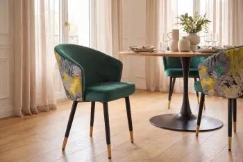 stoel groen velvet met bloemen patronen