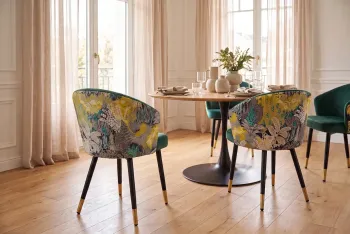 stoel groen velvet met bloemen patronen