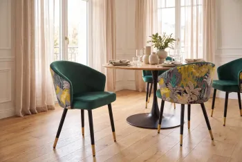 stoel groen velvet met bloemen patronen