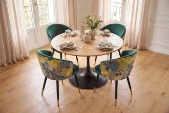 stoel groen velvet met bloemen patronen