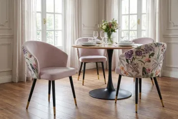 Stoel lila met bloemen prints