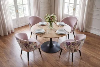 Stoel lila met bloemen prints