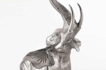 Hoge bijzettafel zilver olifant 77 cm