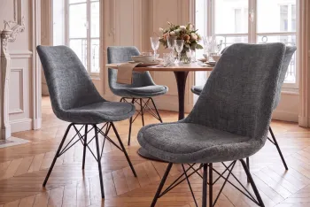 Scandinavische stoel grijs zwarte poten
