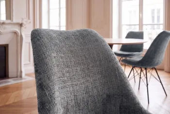 Scandinavische stoel grijs zwarte poten