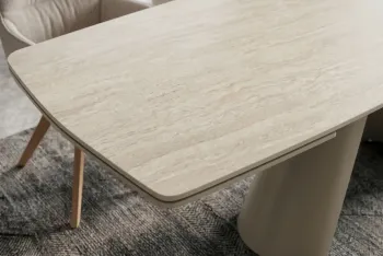 ovale-uitschuifbare-tafel-travertin-champagne beige 160-240 cm
