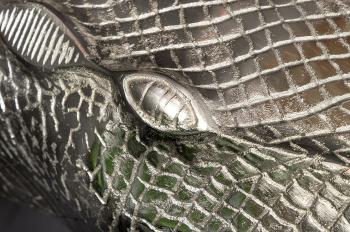 Hangende design bijzettafel krokodil zilver 61 cm